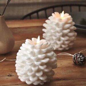 Nest & Flowers White Pinecone Candle